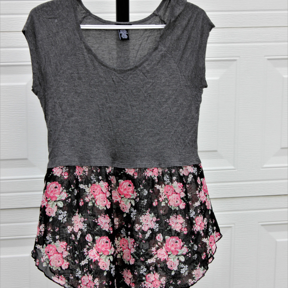 Grey T-Shirt With Rose Floral Chiffon Bottom